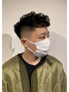 ドルクス 日本橋(Dorcus) 日本橋クロップスタイル　フェード　刈り上げ濡れパンチ　床屋