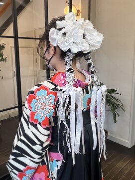 スパイス(SPICE) たっぷりレースで作るツインテールアレンジ