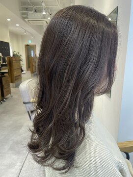 カルゥグラッシー(KALOU glassi) ［40代50代］大人女性セミディ × 赤みが出ない白髪カラー