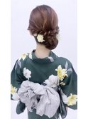 サイドシニヨンヘア