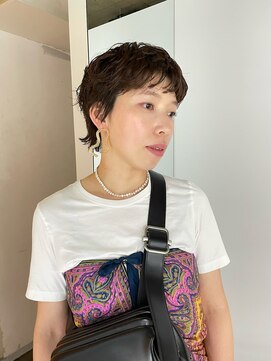バロウ(BURROW) ショートウルフパーマ　《木村　茉那美》