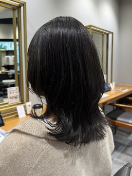 スパイスアヴェダ サロンアンドスパ 玉川高島屋SC店(SPICE AVEDA salon&spa) 軽やかミディアムレイヤースタイル