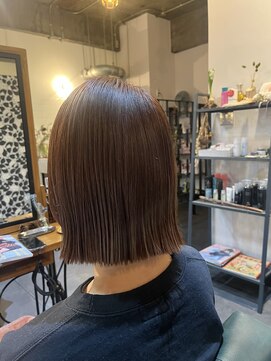 ダダ ヘアサロン(DADA Hair Salon) 切りっぱなし外ハネスタイル
