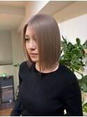 ヘーゼルベージュレイヤーボブハイトーンカラー顔まわりレイヤー