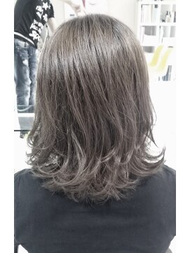 ノーマジーン(Norma jean) 肩回りのボルリューム感で華やかな大人ロブの完成！