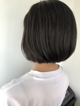ネイヴィル(navile) オリーブベージュ×ワンレングスボブ