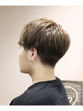 ウィスカーヘアー(whisker hair) マッシュショート