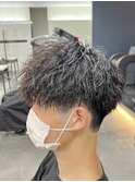 ツイストスパイラル刈り上げマッシュ 前下がりパーマ