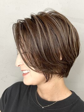 シュルール(chorule) 白髪ぼかしハイライト+ショートボブ