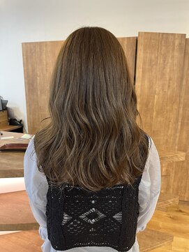 バイエイト 野並店(By Eight) 明るめアッシュベージュ×ロング柔らか巻き