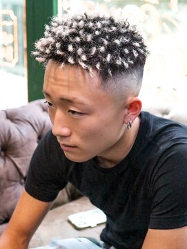 プロショップウェーブ セカンド(PRO SHOP WAVE II) スペインカール/テーパーフェード/メンズパーマ/フェザーパーマ