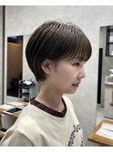 丸みショートボブ×オリーブカラー