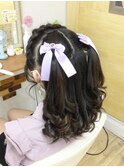 編み込みカチューシャのハーフツイン