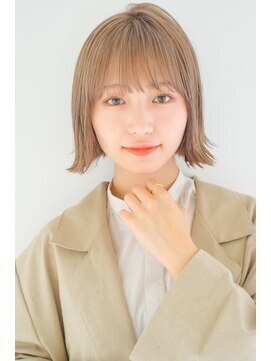 ガリカ 博多(Gallica) <長まなみ> カットでまとまる切りっぱなしボブに透明感ベージュ