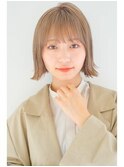<長まなみ> カットでまとまる切りっぱなしボブに透明感ベージュ