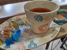 ホシトアカリ(星toあかり)の雰囲気（淹れたての飲み物や季節のお菓子、雑誌で施術を寛ぎの時間に☆彡）