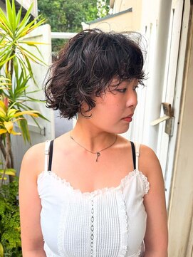 アデ オモテサンドウ(ade omotesando) ミニボブとデジタルパーマで作る癖毛風ウェーブヘア