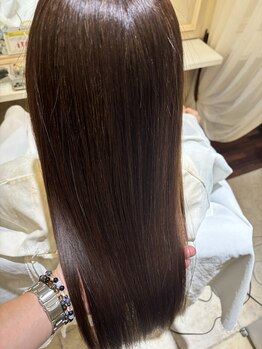 バニラ 束本店(VENIRE)の写真/「分け目・細毛」が気になり始めたら。大人女性のエイジング悩みに寄り添い、育毛促進ケアをご提供します。