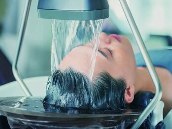 リズ 仙台駅東口店(Riz)の写真/新体感メニュー「頭浸浴」で頭皮の汚れを落とし、血行を促進！日々の疲れを癒し、心と髪にご褒美を♪