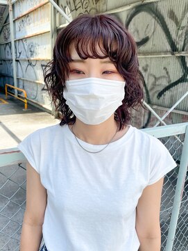 トゥコ(tuco) ミディアムウルフパーマ　暖色カラー　ピンクブラウン