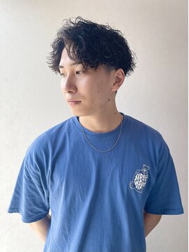 ラフ バイ マグ 南松本(R.A.F. by Mag) 七三センターパートアップバング波巻きスパイラルパーマツイスパ