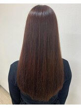 白髪は隠すだけじゃない、新しい自分に出会える白髪ぼかし。艶やかな髪色で理想のスタイルを叶えます♪