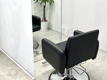 ジレス(Jiles)の雰囲気(梅田/大阪梅田駅/メンズ/パーマ/ブリーチ/ニュアンスパーマ/眉毛)