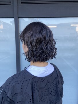 サンズヘアー(3’s hair) 耳にかけても可愛いボブパーマ×暗髪透明感カラー