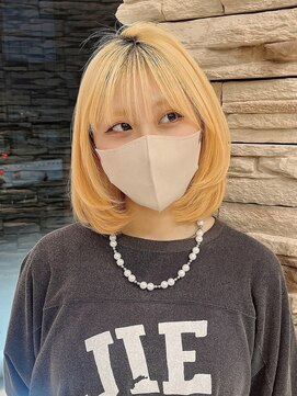 トイロ(toiro) レイヤーカットミルクティーベージュブリーチカラー