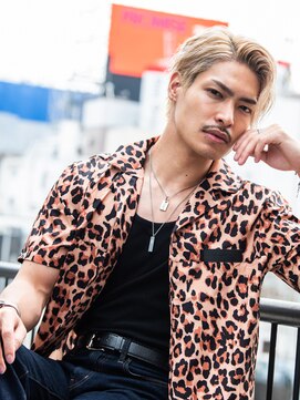 ララルーモ(LaLarOomo) 主役になれるダブルカラー×サイドパートアップバング