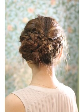 ザップ(ZAP) 編み込みシニヨン