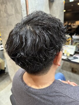 カーニー 上野(kearny) ツイストスパイラルパーマ縦落ちパーマメンズ波巻きパーマ