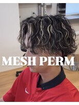 ビカム 名駅(become)&nbsp;【メンズ金メッシュ×波巻きパーマ】ハイライト　センターパート