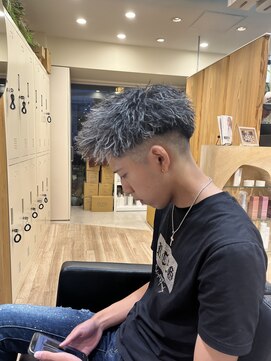 ルースト 渋谷店(ROOST) [雰囲気抜群ヘア]ジェットモヒカン×ホワイトメッシュ×ツイスパ