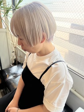ウィ 立川(Oui) 【HARU】ケアブリーチ/ショート/ホワイトベージュ