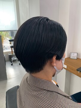 マイロ(mairo) ブルーブラック×刈り上げショートヘア