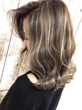 オリ(‘Oli) コントラストハイライト＿プラチナベージュ