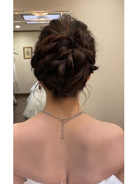 パリスパート2 洋装 大人っぽい コンパクト シニヨン ヘアスタイル