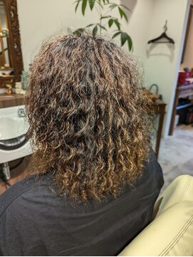 ヴィシュヌヘアー Visnu Hair ツイストスパイラルパーマ