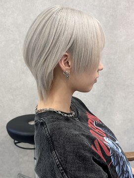 ロウル 渋谷(LOWRL) ホワイトカラー/ケアブリーチ/ショートヘア