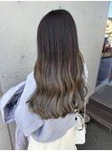 外国人風カラーグラデーションカラー艶髪ロングゆるふわウェーブ
