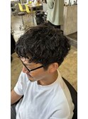メンズ刈り上げないショートカット渋い大人無造作パーマ