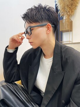 トルネード(TORNADO) スーツ短髪ツーブロック束感モテる黒髪フェザーパーマt330