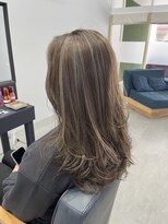 チーク(CHiiK)&nbsp;白髪ぼかしハイライトで自然な透明感をプラス