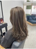 白髪ぼかしハイライトで自然な透明感をプラス