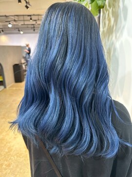 メリー オオサカ(Merly Osaka) ブルー好き必見！バレイヤージュ