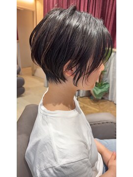 カナロアバイボニークチュール(KANALOAbyBONNY COUTURE) 大人の耳かけショートボブ/前下がりショートボブ/40代