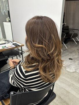 テラス トヨタ(Telasu Toyota) 海外ガール風スタイルのバレイヤージュとハイライトカラー◎