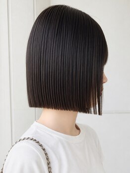 ヒルズ(BiBi hills)の写真/ボブ×ストレートで作る美シルエット☆クセ毛・髪質に合わせた施術で指通りの良い自然なサラ艶髪に大変身♪