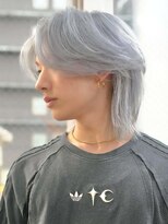 エイル 北堀江(Eir)&nbsp;中性ウルフ　センターパート  ホワイトカラー